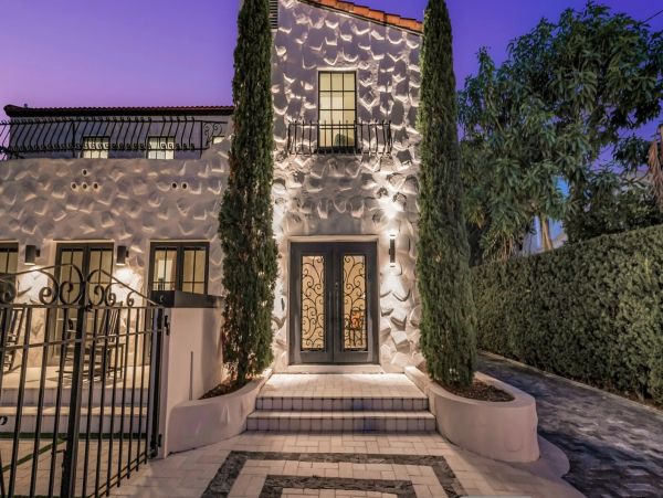 Luxurious 4-Bedroom Retreat Near Las Olas Blvd with Heated Pool